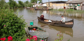 Boat trip in the Danube Delta, overnight in Tulcea